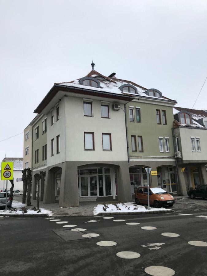 Gabor Pal 1 Apartman 2 Szoba Dunafoldvar Dış mekan fotoğraf